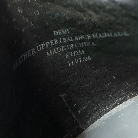 Liz Claiborne Black Leather Heels - Picture 11 of 11